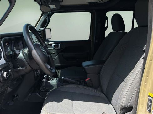 Used 2025 Jeep Gladiator Sport AWD/4WD image 23