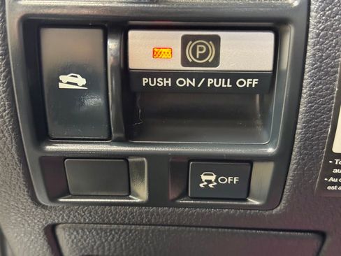 Used 2010 Subaru Outback 2.5i Premium AWD/4WD image 26