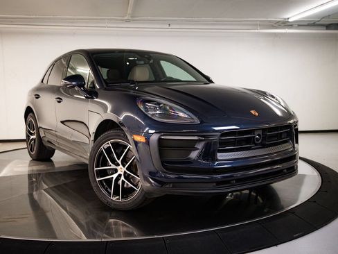 Certified 2023 Porsche Macan AWD/4WD image 9