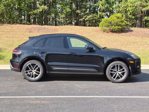Used 2026 Porsche Macan AWD/4WD image 22