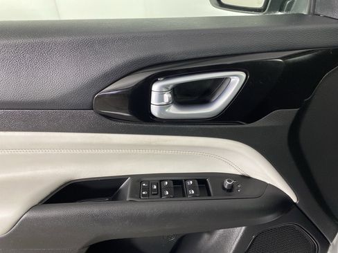 Used 2023 Jeep Compass Limited w/ Sun and Sound Group image 16