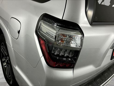 Used 2016 Toyota 4Runner Limited AWD/4WD image 21