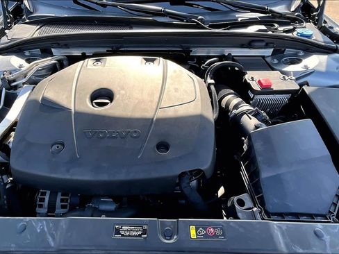 Used 2021 Volvo S60 T5 Momentum image 30