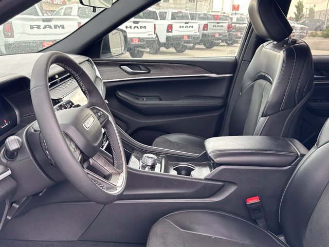 Used 2026 Jeep Grand Cherokee Altitude AWD/4WD image 18