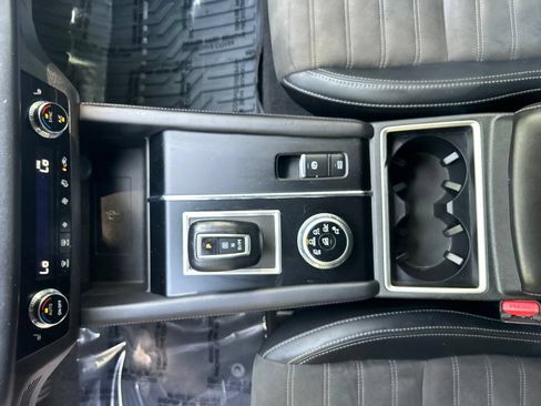 Used 2024 Mitsubishi Outlander SE FWD image 17