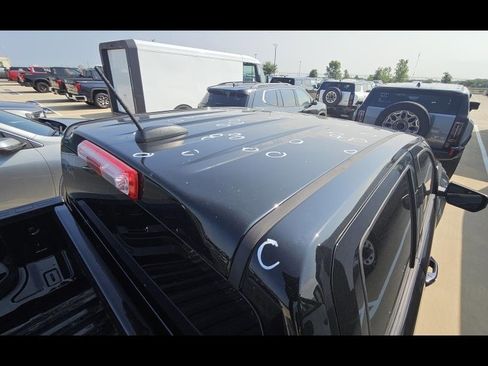 Used 2023 Chevrolet Colorado LT RWD image 17