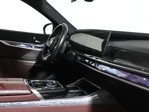 Certified 2024 BMW 760i xDrive AWD/4WD image 31