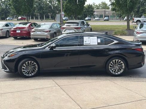 Used 2024 Lexus ES 300h Ultra Luxury w/ Accessory Package (Z2) FWD image 4