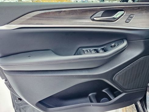 New 2025 Jeep Grand Cherokee Limited image 10