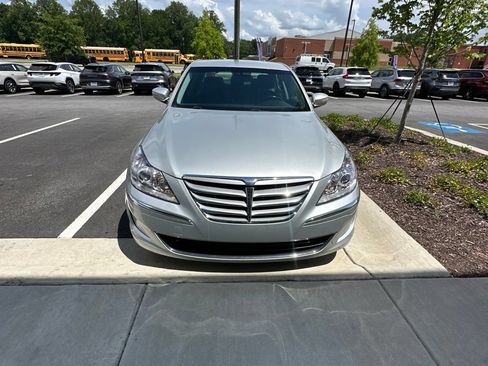 Used 2012 Hyundai Genesis 3.8 RWD image 2
