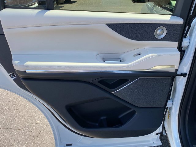 New 2027 Lincoln Navigator Reserve w/ Jet Appearance Package AWD/4WD image 9