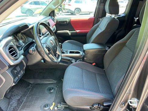 Certified 2022 Toyota Tacoma SR5 w/ SR5 Appearance Package (SM) AWD/4WD image 9