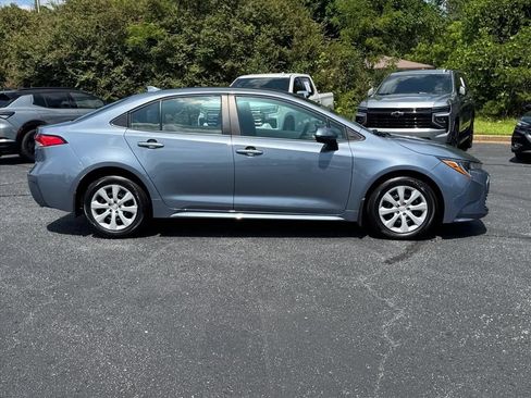 Used 2025 Toyota Corolla LE FWD image 2