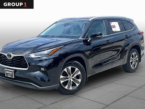 Used 2023 Toyota Highlander XLE AWD/4WD image 1