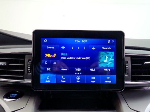 Used 2022 Ford Explorer XLT w/ Equipment Group 202A AWD/4WD image 23