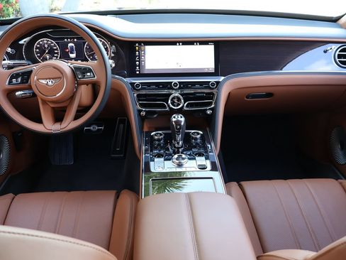Used 2024 Bentley Flying Spur V8 AWD/4WD image 4