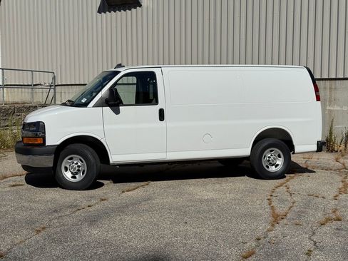 New 2025 Chevrolet Express 2500 Work Van w/ Driver Convenience Package image 5