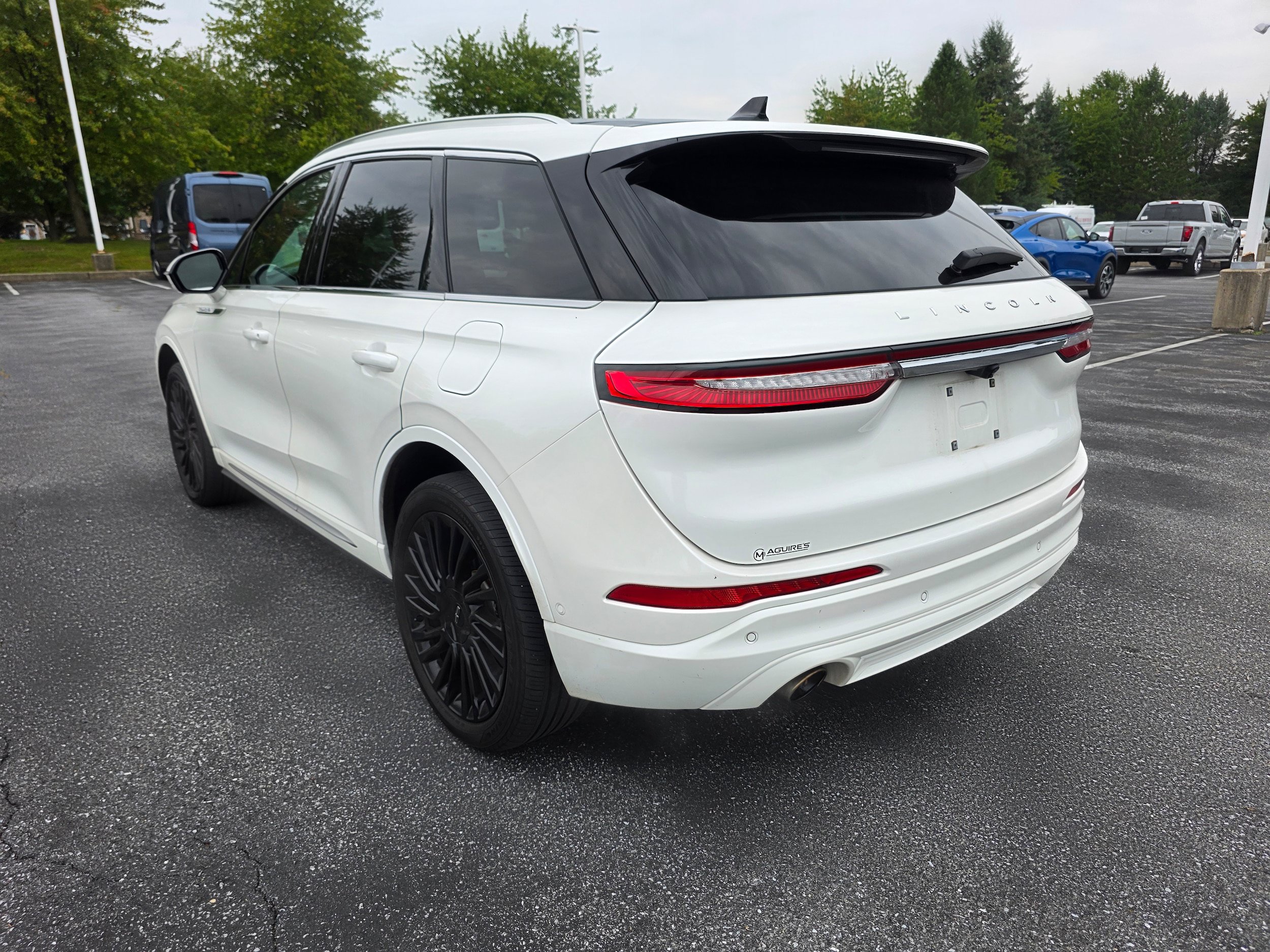 Used 2022 Lincoln Corsair Reserve w/ Equipment Group 201A AWD/4WD image 3