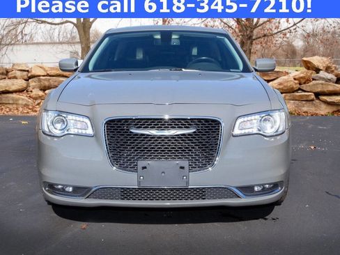 Used 2018 Chrysler 300 Touring L image 5