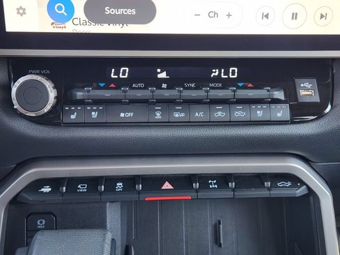Certified 2025 Toyota Tundra Limited AWD/4WD image 21