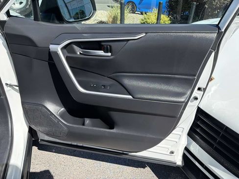 Used 2021 Toyota RAV4 XLE AWD/4WD image 17