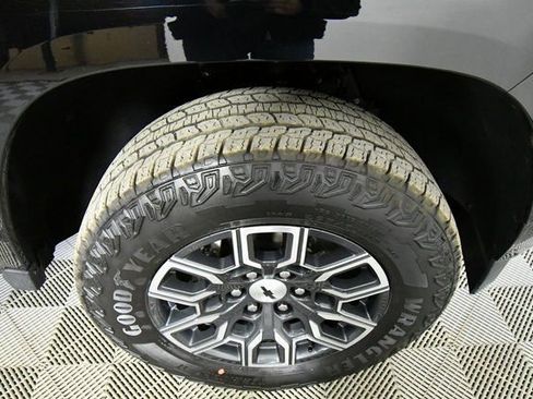 Used 2024 Chevrolet Colorado Z71 w/ Z71 Convenience Package 2 image 17