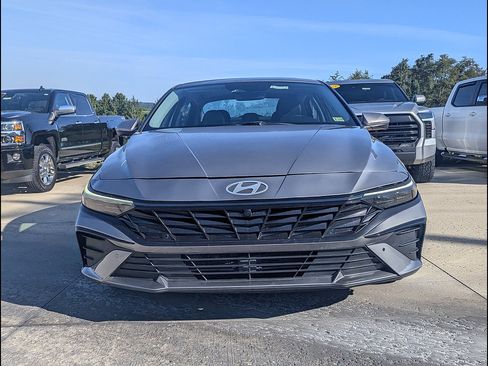 Used 2024 Hyundai Elantra Limited FWD image 11
