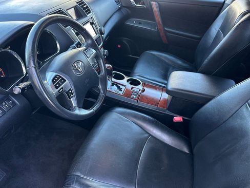 Used 2013 Toyota Highlander Limited AWD/4WD image 10