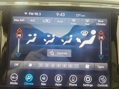 Used 2020 Chrysler Pacifica Touring-L Plus w/ Tire & Wheel Group image 17