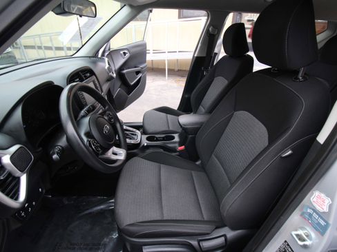 Used 2020 Kia Soul S image 11