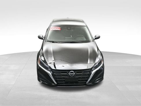 Used 2025 Nissan Altima 2.5 SV FWD image 37