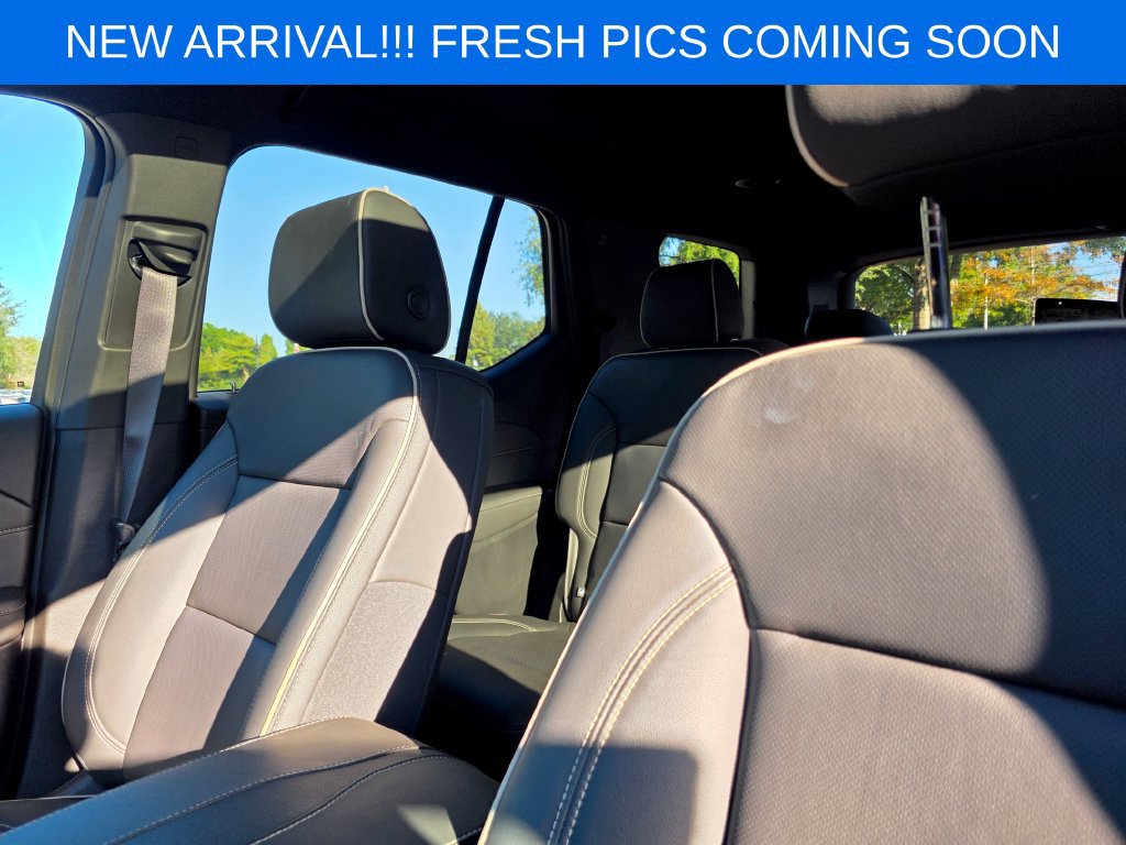 Used 2023 Chevrolet Traverse Premier w/ LPO, Cargo Package FWD image 8