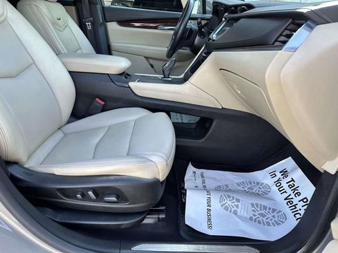 Used 2017 Cadillac XT5 Luxury w/ Driver Awareness Package image 21