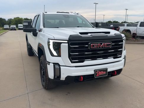 Used 2024 GMC Sierra 2500 AT4 w/ AT4 Premium Plus Package AWD/4WD image 2