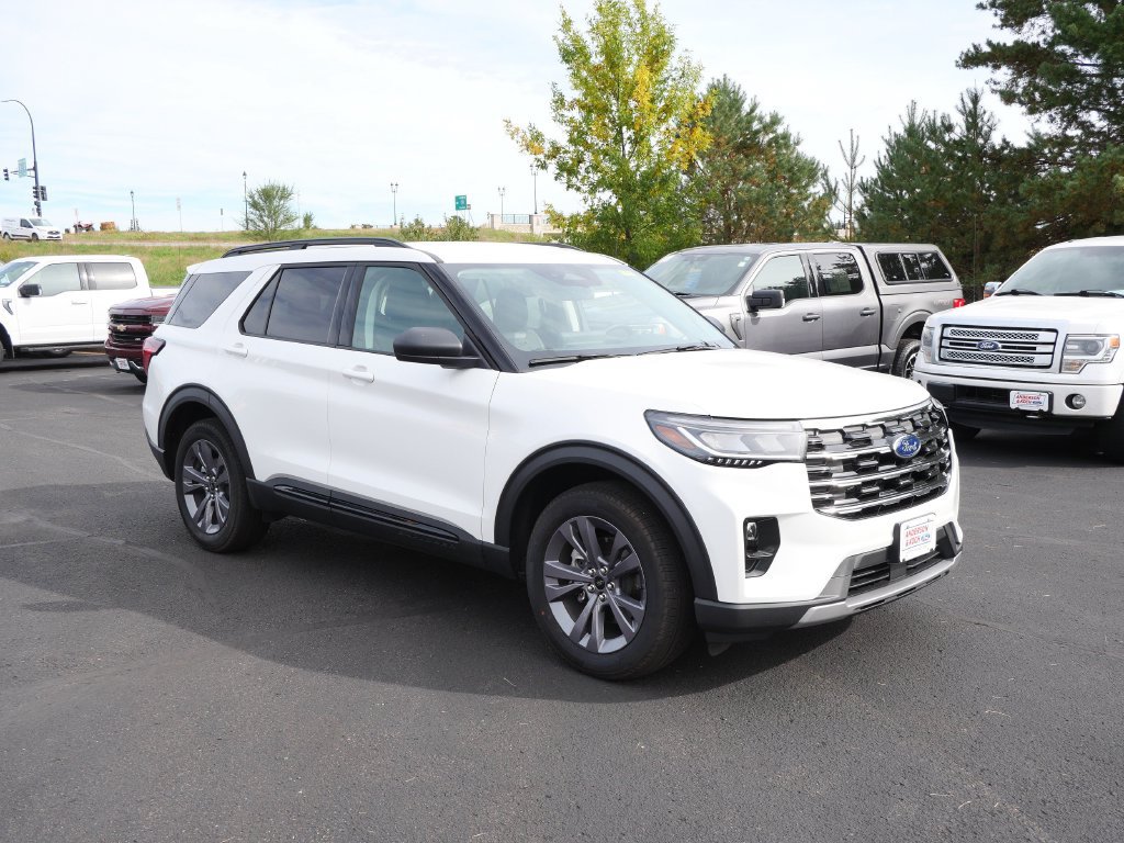 Used 2026 Ford Explorer Active w/ Active Comfort Package AWD/4WD image 3