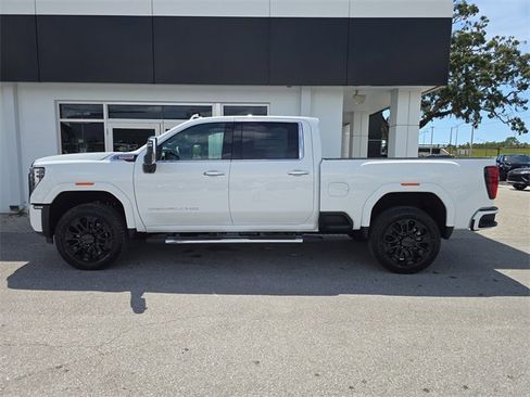 New 2025 GMC Sierra 2500 Denali w/ Denali Reserve Package image 4