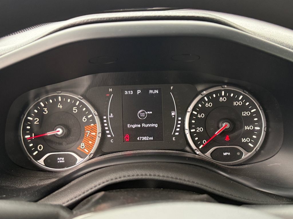 Used 2023 Jeep Renegade Latitude AWD/4WD image 13