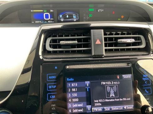 Used 2019 Toyota Prius LE image 21