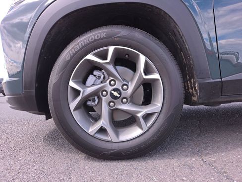 Used 2025 Chevrolet Trax LT w/ LT Convenience Package image 19