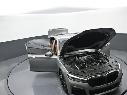 Used 2022 BMW 750i xDrive w/ Executive Package image 38
