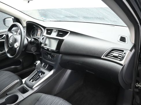 Used 2019 Nissan Sentra SV image 9