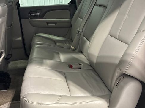 Used 2010 GMC Yukon XL SLT w/ SLT-2 Equipment Package AWD/4WD image 31
