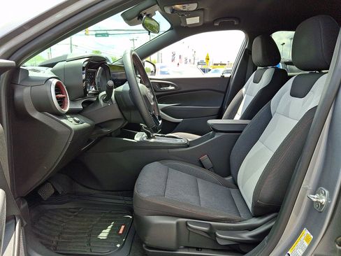 Used 2024 Chevrolet Trax RS w/ Driver Confidence Package FWD image 12