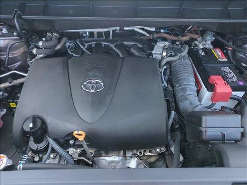 Used 2022 Toyota Highlander LE FWD image 22