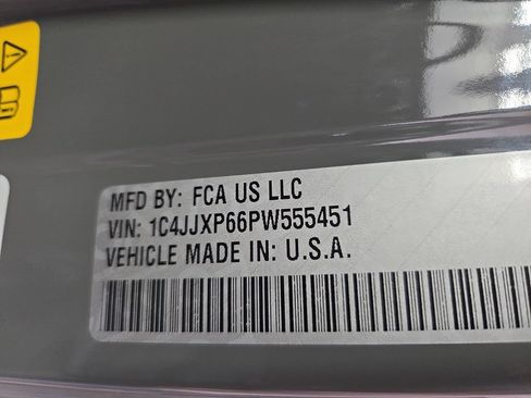 Used 2023 Jeep Wrangler Unlimited Sahara w/ Cold Weather Group AWD/4WD image 41