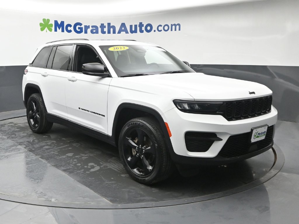 Used 2023 Jeep Grand Cherokee Altitude AWD/4WD image 2