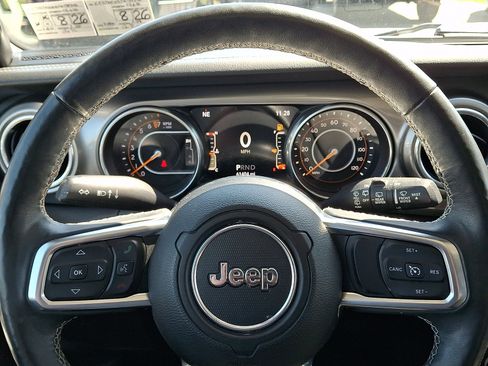 Used 2018 Jeep Wrangler Unlimited Sahara w/ Cold Weather Group AWD/4WD image 21