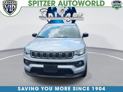 Used 2025 Jeep Compass Latitude AWD/4WD image 3