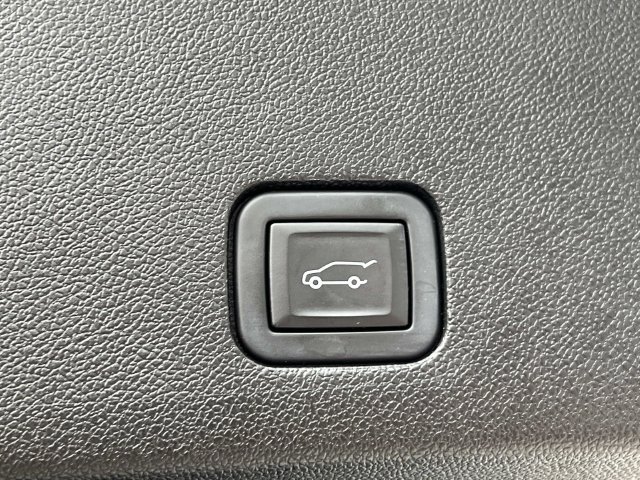 Certified 2024 Cadillac XT6 Luxury w/ LPO, Floor Liner Package AWD/4WD image 11