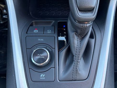 Certified 2025 Toyota RAV4 LE image 26